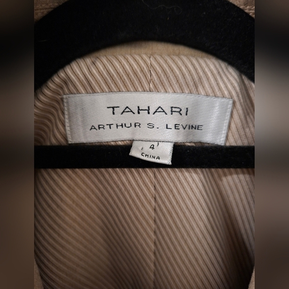 Tahari Arthur S. Levine Women's Tan Single-breasted Blazer (Size 4) - Picture 2 of 9